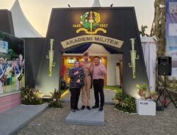 Gubernur Akademi Militer Meninjau  Stan Taruna Akmil di Monas Jakarta