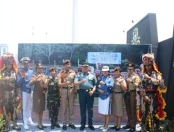 Panglima TNI Kunjungi Stan Taruna Akademi Militer  dalam Pameran TNI AD Fair 2023