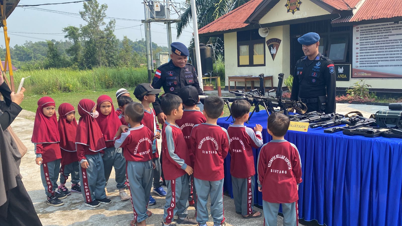 Wisata Juang Murid TK Sophiyya Di Mako Batalyon C Pelopor Satbrimob ...