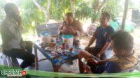 Kapolsek Sungai Beduk Jenguk Warga Mangsang Kebun untuk Mempererat Kamtibmas Kelurahan Mangsang