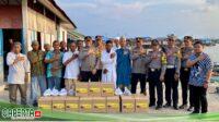 Kapolres Pelabuhan Belawan Bersama Pengurus Bhayangkari Bagikan Takjil Gratis dan Sembako kepada Warga Kurang Mampu