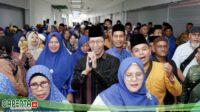 Wakil Walikota Batam, Amsakar Achmad melepas keberangkatan Jama’ah umrah dari Pulau Terong Kota Batam ke tanah Suci.