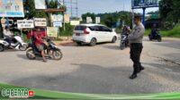 Personil Polsek Sungai Beduk Polresta Barelang Laksanakan Strong Point Pagi antisipasi kemacetan pada pagi hari