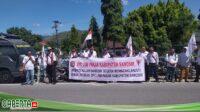 LSM Pakar Kabupaten Samosir Menggelar Aksi Damai Dikantor Kajari Samosir