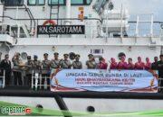 Hargai Jasa Pahlawan, Kapolres Bintan Pimpin Upacara Pelarungan Bunga Di Laut.