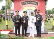 IRJEN POL YAN FITRI HALIMANSYAH KAPOLDA KEPRI PIMPIN UPACARA HARI BHAYANGKARA KE-78 SEMARAKAN MENUJU INDONESIA EMAS 2045