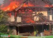Diduga Akibat Korsleting Listrik, Dua Unit Rumah warga di Desa Bereng Berkawat Hangus di Lahap si Jago Merah.