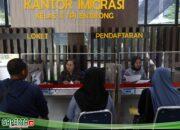 Jelang Menyambut HUT Kemerdekaan RI ke 79, Kantor Imigrasi kelas II TPI Entikong siap berikan Pelayanan Paspor Simpatik pada hari Sabtu-Minggu.