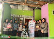 Bakti Kesehatan Jelang Hut Polwan Ke-76, Polwan Polres Sintang Salurkan Bantuan Kursi Roda Kepada Penderita Lumpuh