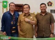 Pj Gubri SF Hariyanto Terima Penghargaan Pin Emas PWI Riau