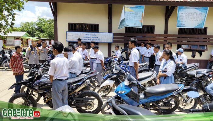 Kapolsek Mempawah Hulu Sosialisasi dan Edukasi tentang larangan penggunaan knalpot Brong di SMAN 1 Mempawah Hulu