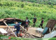 “Gotong-royong” Bahu-Membahu Bersama, Satgas Pamtas Yonzipur 5/ABW Ringankan Kesulitan Warga Binaan