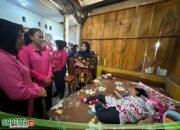 Ketua Umum Bhayangkari Kunjungi Aiptu Heri dan Anaknya yang Terbaring Sakit