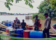 Aparat TNI-Polri Amankan 48 Drum BBM Jenis Solar di Sepanjang Sungai Dusun Lalau.