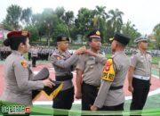 Kapolres Landak Pimpin Upacara Kenaikan Pangkat 17 Personel Dilapangan Mapolres