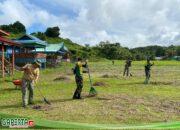 Satgas Pamtas Yonarmed 11 Kostrad Gelar Karya Bakti Pembersihan Lapangan Bola di Kampung Saliku, Malaysia