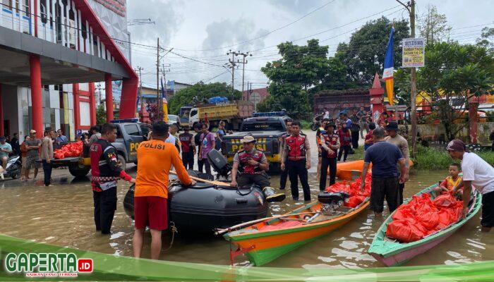 Bakti Polri: Polres Landak Distribusikan Bantuan Bencana Banjir ke Wilayah Terdampak