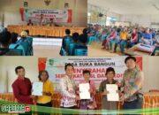 Kepala Desa Suka Bangun Menyerahkan Sertifikat Tanah kepada Warga Dusun Sengkabang 376 Sertifikat Dari 667 Melalui Program PTSL