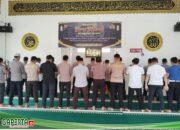 Kapolres Landak Jadi Imam Sholat Dzuhur, Ajak Personel Perkuat Ibadah