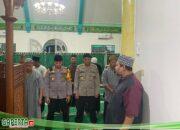 Kapolres Landak dan Jajaran Tarawih Bersama Warga, untuk Meningkatkan Keimanan dan Kebersamaan