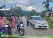 Berbagi Berkah di Ramadhan 1446 H, Polsek Air Besar Bagikan Takjil Kepada Pengendara dan Masyarakat