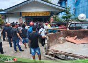 Wow….,, Kantor Desa Di Segel, Warga Minta Bupati Pecat Kades Beloyang di Melawi.