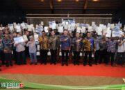 Pemerintah Serahkan 1.120 Sertipikat Tanah untuk Transmigran di Sukabumi, Wamen Ossy: Ini Pengakuan Negara