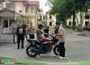 Kapolresta Jambi Turun Langsung Bagikan Bendera Merah Putih Bagi Pengendara Wujud “Membangun Jiwa Nasionalisme  dan Cinta Tanah Air”