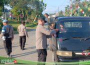 Polsek Marbau Meramaikan, Membagikan Bendera Merah Putih Dalam Rangka Menyambut HUT RI Ke-80 Tahun