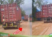 ‎Jalanan Umum Bukan Tempat Parkir Bebas Kendaraan Kontainer . ‎di Minta Kepada Instansi Terkait Menertibkan Parkir Liar Tersebut.