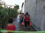 Polres Pelabuhan Belawan Salurkan Bantuan kepada Pengungsi Banjir di Gereja BNKP Tangkahan