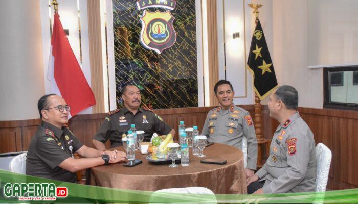 Kapolda Jambi Irjen Pol. Krisno H. Siregar, menerima kunjungan silaturahmi Kepala Kejaksaan Tinggi Provinsi Jambi Sugeng Hariadi.