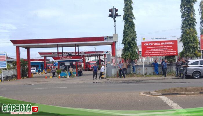 Aksi Unjuk Rasa AWasi Jambi Warnai Depot Pertamina Kasang, Tuding Ada Permainan Kuota dan Penyaluran BBM Ilegal