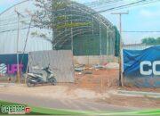 Pembangunan Proyek PADEL di RT 39 Kel Thehok Diduga Belum Kantongi Izin dan Menyebabkan Banjir Disekitarnya