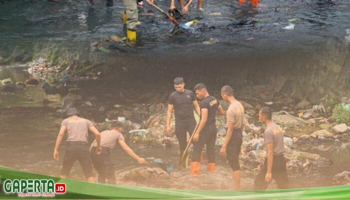 Brimob Sumut Turun ke Sungai, Aksi Nyata Menjaga Kehidupan dan Masa Depan Kota Medan