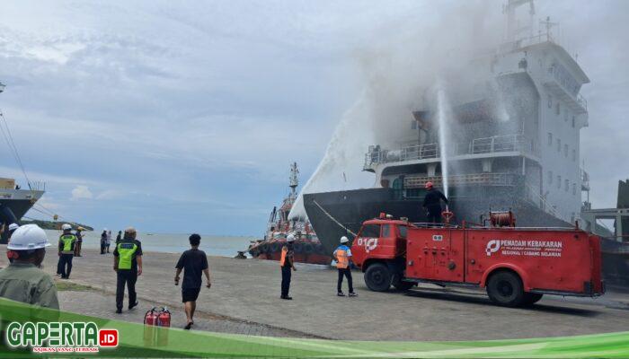 Pelindo Regional 1 Belawan Kerahkan 4 Mobil Damkar,2 Kapal Tunda Padamkan Kebakaran Kapal KM Bintang Mas HSB 7