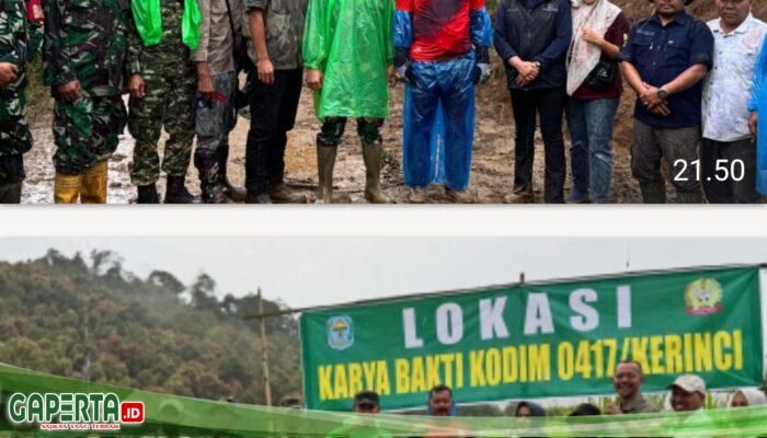 Di Tengah Cuaca Ekstrem, Bupati Kerinci Tinjau Langsung Perawatan Jalan Renah Pemetik