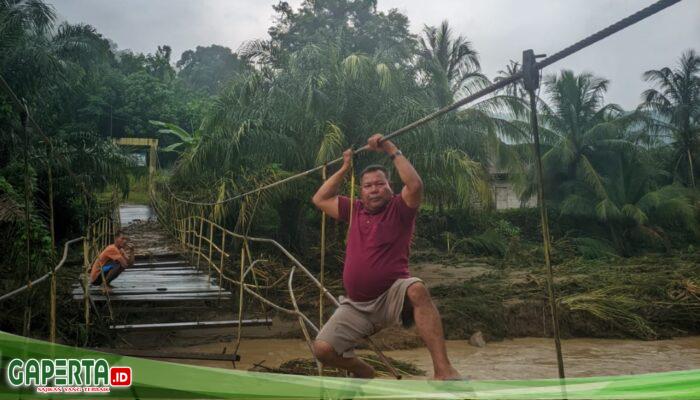 Titi Gantung Pancur Pangko Rusak Parah Meluapnya Sungai
