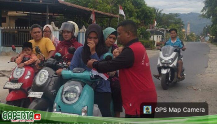 Lurah Bakaran Batu Sukri Alam Siregar Gotong Royon Jumat Bersih dan Bagikan Bendera Secara Gratis