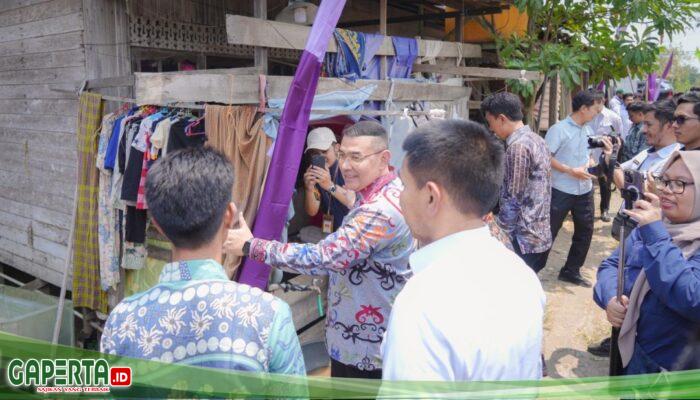 Wamen Ossy Serahkan Sertipikat bagi MBR di Kalsel, Dukung Penyediaan Rumah Layak Huni