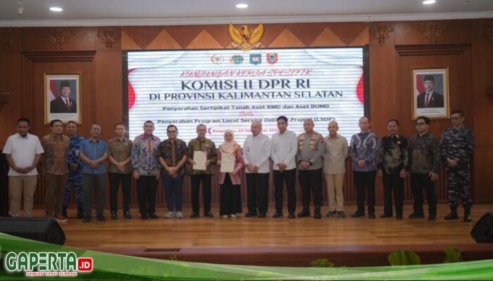 Serah Sertipikat Aset BMD dan BUMD Pemprov Kalsel, Wamen Ossy: Perkuat Kepastian Hukum Aset