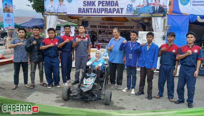 Bupati Labuhanbatu dr.Maya Hasmita, Sp.OG, M.KM , Kunjungan ke Stand Pameran SMKS Pemda, Apresiasi Mobil Rakitan Sendiri Hasil Karya Siswa
