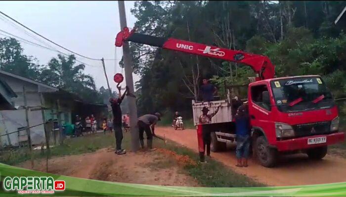 Warga Bergotong Royong Buka Jalur, Kini Menanti Kepastian Jaringan Listrik Benar-Benar Menyala